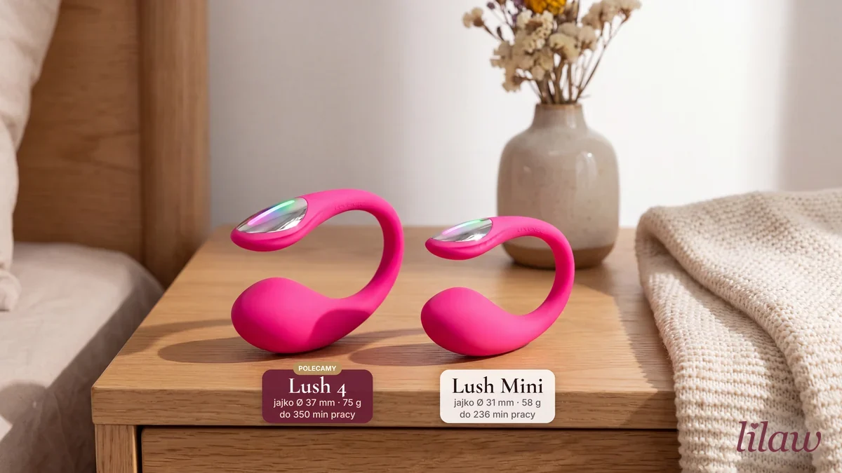 Lovense Lush 4 i mniejszy Lovense Lush Mini obok siebie na drewnianej szafce nocnej