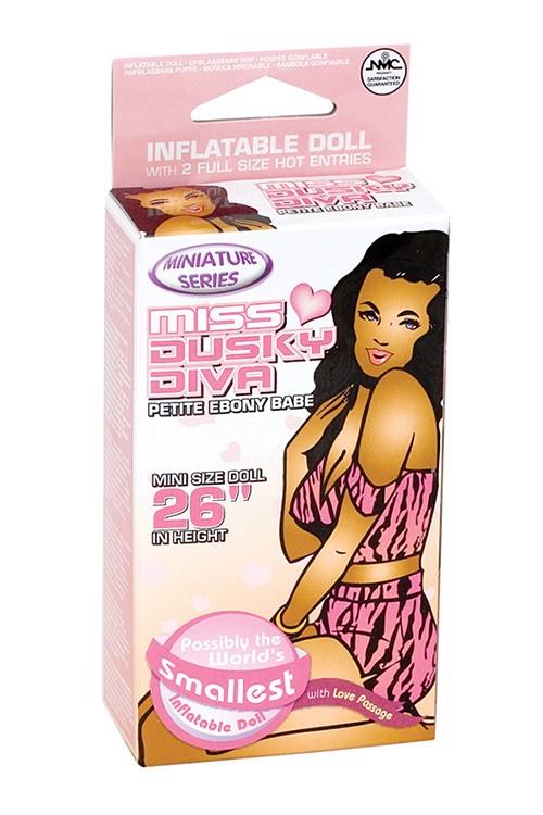 Realistyczna lalka NMC Miss Dusky Diva - PVC, 66 cm